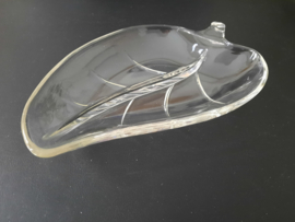 Serveerschaaltje transparant glas in bladvorm (twee stuks)