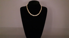 Goudkleurige ketting met armband