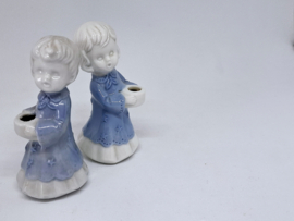 Twee kandelaars Lilien porselein, engeltjes