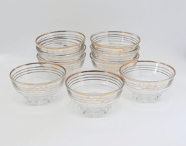 Vintage  schaaltjes met goudkleurige randjes, negen stuks