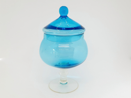 Vintage bonbonnière van blauw glas op voet