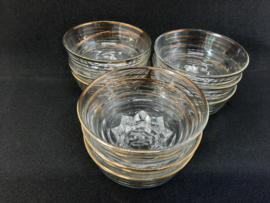 Vintage  schaaltjes met goudkleurige randjes, negen stuks