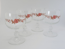 Vintage wijnglazen met bloemenrand