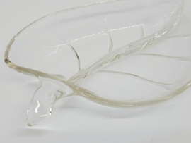 Serveerschaaltje transparant glas in bladvorm (twee stuks)
