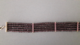 Monet collar, vijf rijen donkerrode glaskralen