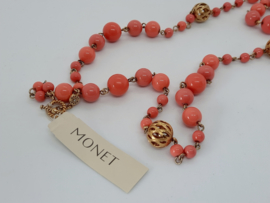 Monet ketting met koraalrode kralen
