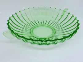 Art deco groene persglas schaal met handvatten