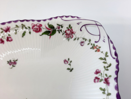 Vintage schaal van porselein met bloemenrand