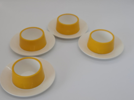 Vier retro wit met gele eierdopjes Emsa