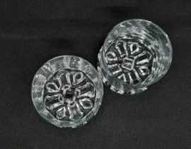 Twee gegraveerde whiskeyglazen of tumblers