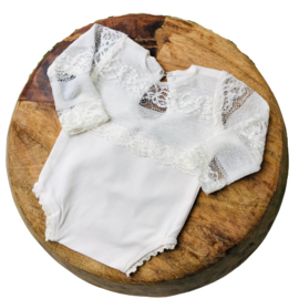 Newborn Romper - April Collection - Ecru lace lange mouw