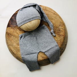 Newborn - Pants & Hat  -  grey