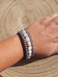 Wikkelarmband 'Maanlicht' met memory wire en Maansteen