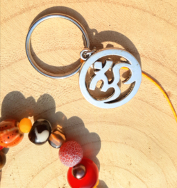 Suncatcher met bruine kralen en Ohm hanger