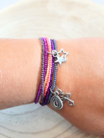 Fijne armbandjes in grijs, roze, wit en zilver