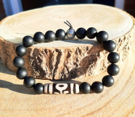 Armband met matte onyx kraal en Dzi kraal