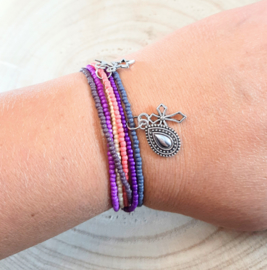 Fijne armbandjes in grijs, roze, wit en zilver