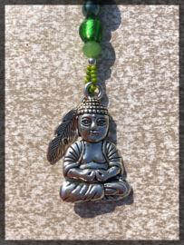 Boeddha gelukshanger met groene en blauwe kralen
