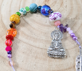 Boeddha hanger met regenboog kralen  (b)