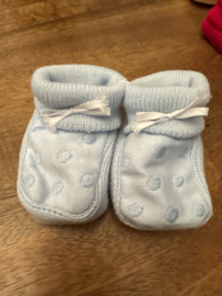 slofjes  blauw met stippen  (0 tot 3 maanden)