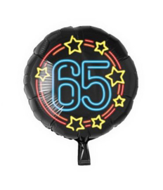 Folieballon neon '65'. Deze folieballon heeft een grootte van 45cm en kan zowel met lucht als met helium worden gevuld. Wanneer de ballon gevuld wordt met helium, blijft hij zweven. wordt geleverd met  helium af te halen in de winkel