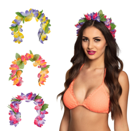 Diadeem Amelia assorti Diadeem Amelia 3 kleuren ass. Een vrolijke assortiment met kleurrijke bloemen diademen in 3 verschillende kleuren. De leuke tiara's zijn versierd met tropische bloemen en blaadjes voor een Hawaiiaanse look. Erg leuk dus als accessoi