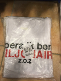 T-shirt maat xl Voorkant Hoeraq ik ben Miljonair zoz Achterkant Helaas berust dit niet op de werkelijkheid