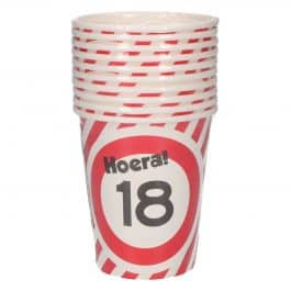 verkeer 18 jaar: 8 paper cups