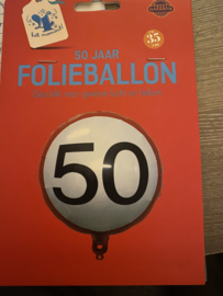 Verkeer olieballon verkeer 50. Deze folieballon heeft een grootte van 45cm en kan zowel met lucht als met helium worden gevuld. Wanneer de ballon gevuld wordt met helium, blijft hij zweven. wordt geleverd zonder helium