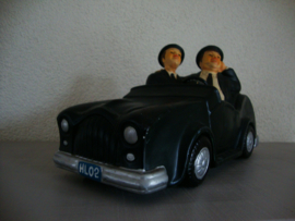 Beeld Laurel en Hardy - auto - vintage - VERKOCHT