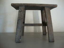 Decoratief houten krukje - VERKOCHT
