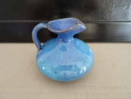 Klein blauw kruikje - mini vaasje - keramiek - VERKOCHT