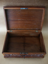 Houten kistje - houtsnijwerk - VERKOCHT