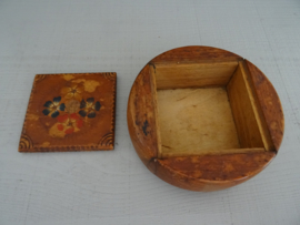Houten doosje met bloemetjes - VERKOCHT