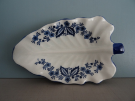 Schaaltje Delfts blauw - in de vorm van een blad - VERKOCHT