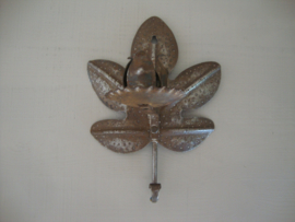 Blikken wand kandelaar in bladvorm - roestige look - VERKOCHT