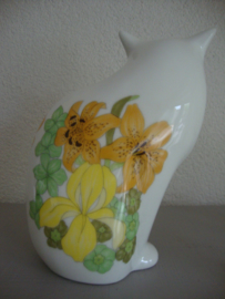 Beeld witte poes kat met bloemen - VERKOCHT
