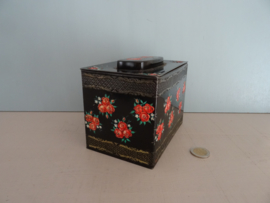 Trommel / blik zwart - rode roosjes - vintage - VERKOCHT