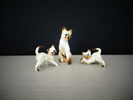 Miniatuur beeldjes poes met 2 kittens