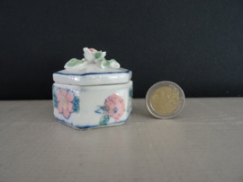 Klein dekseldoosje Chinees - roosje