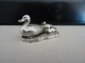 Miniatuur beeldje eend- eendjes - VERKOCHT