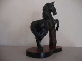 Houten beeld paard - VERKOCHT
