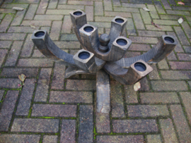 Grote houten kandelaar - draaibaar - robuust - vergrijsd - VERKOCHT