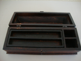 Houten kistje - pennendoos - VERKOCHT