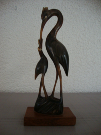 Beeldje kraanvogel met jong - hoorn - VERKOCHT