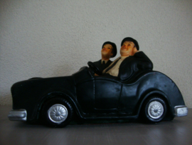 Beeld Laurel en Hardy - auto - vintage - VERKOCHT