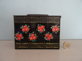 Trommel / blik zwart - rode roosjes - vintage - VERKOCHT