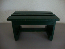 Oud groen krukje - VERKOCHT