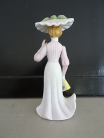 Beeldje vrouw - mat - biscuit porselein - VERKOCHT