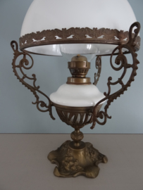 Oude olielamp - wit glas - VERKOCHT
